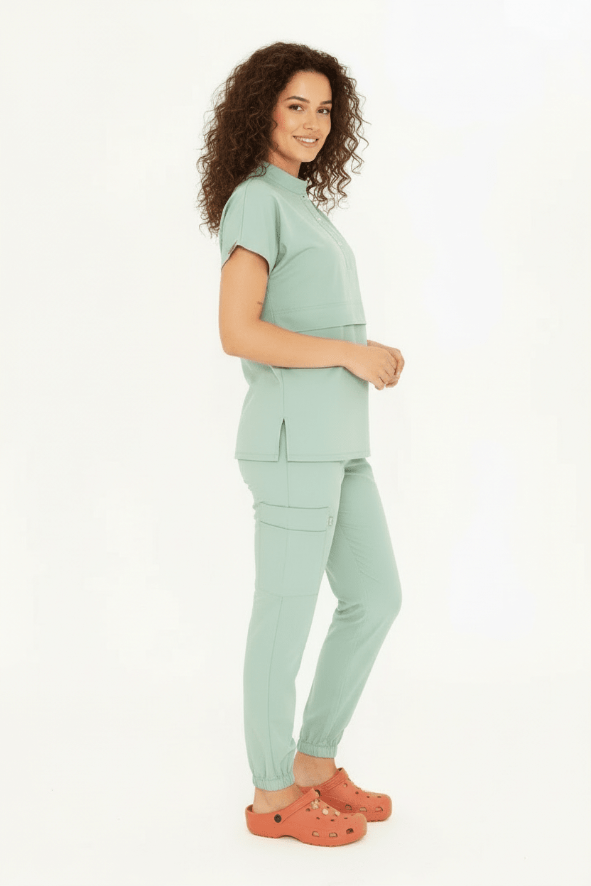 N O V A | Çağla Yeşili LASTİKLİ PAÇA Likralı Hakim Yaka Yarım Çıtçıtlı Hemşire Ve Doktor Forması Scrubs - Class ÜniformaMedikal Scrubs