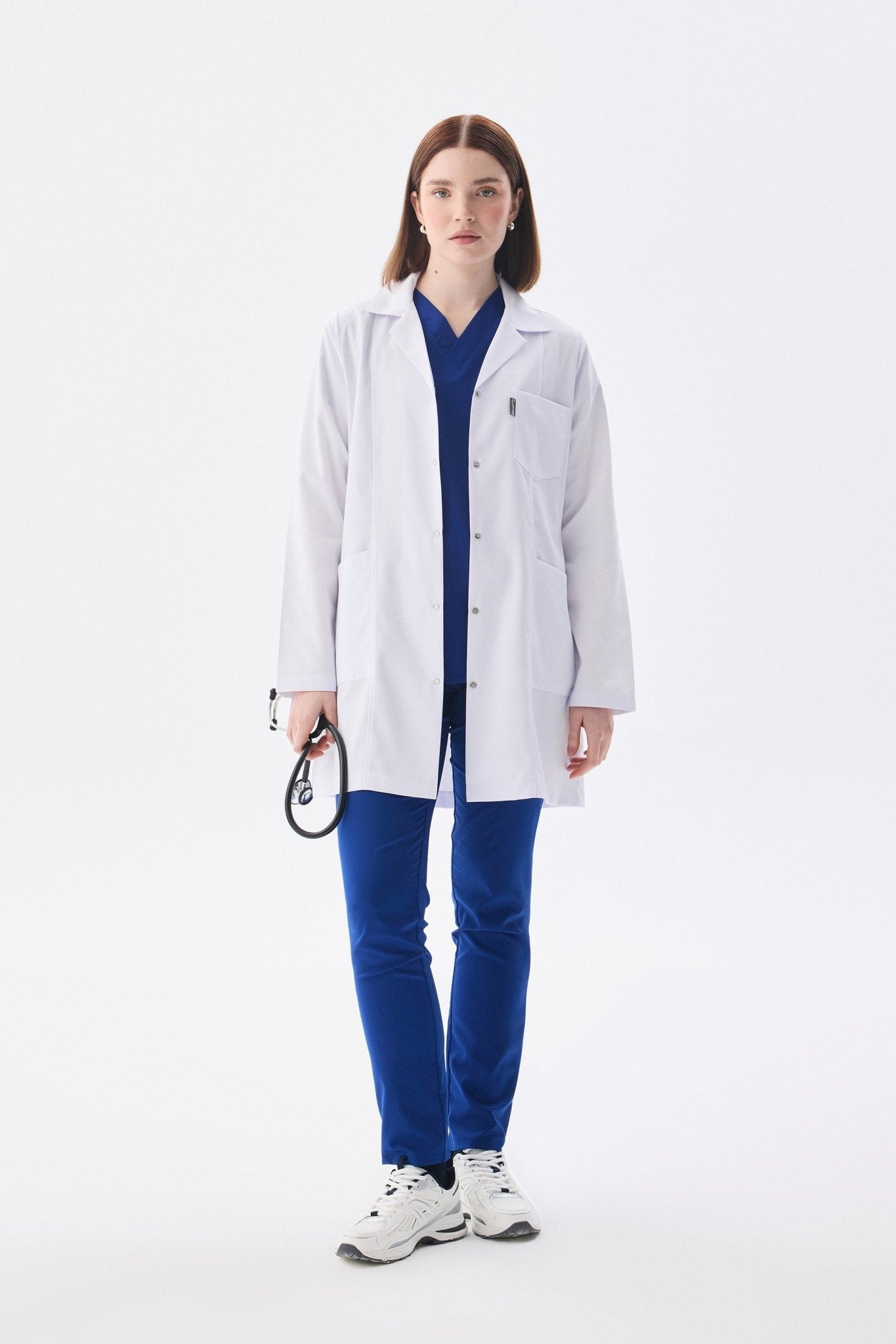 Kadın Uzun Kol Beyaz Çıtçıtlı Önlük Ceket – Klasik Yaka (Polo) - Class ÜniformaMedikal Scrubs