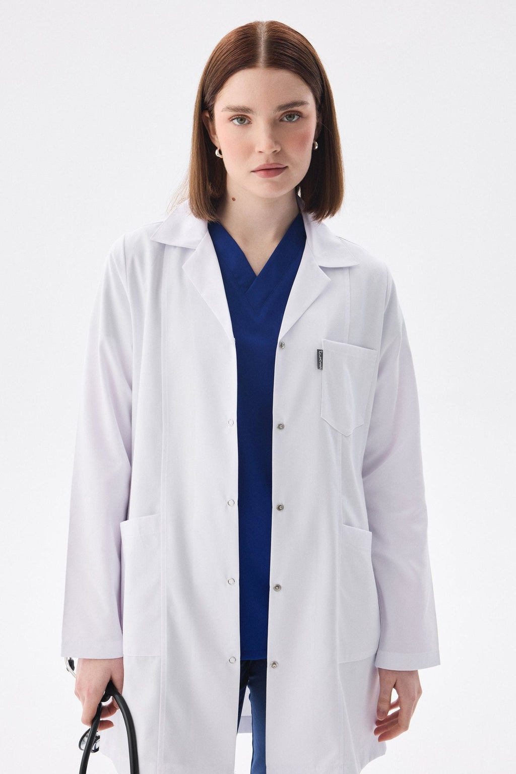 Kadın Uzun Kol Beyaz Çıtçıtlı Önlük Ceket – Klasik Yaka (Polo) - Class ÜniformaMedikal Scrubs