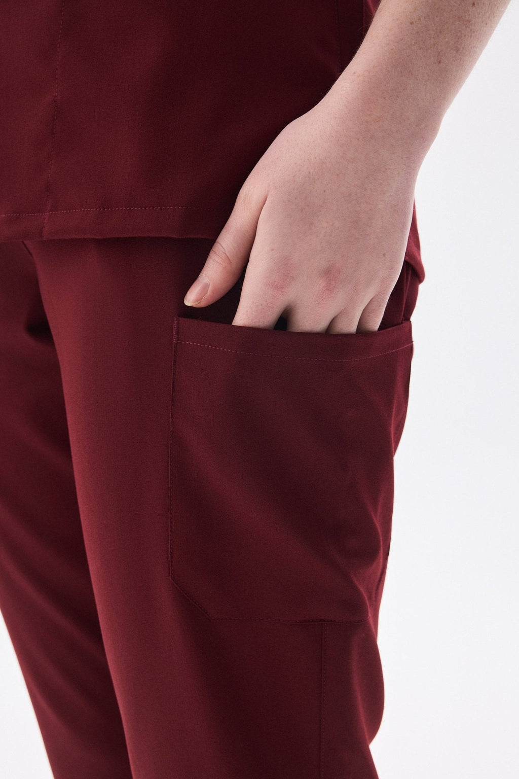 Polo Yaka Bordo Kadın Medikal Üniforma Scrubs - Class ÜniformaMedikal Scrubs