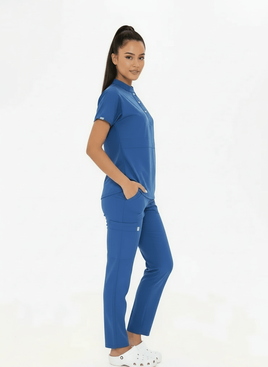 N O V A | Fırtına Mavi Düz Paça Pantolon Kadın Likralı Hakim Yaka Yarım Pat Çıtçıtlı Hemşire Ve Doktor Forması Scrubs - Class ÜniformaMedikal Scrubs