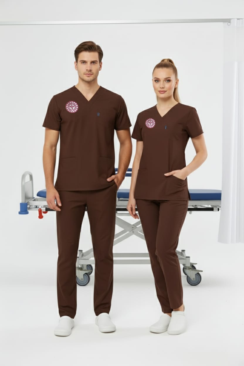 Kahverengi Diğer Sağlık Meslek Mensupları Hastane Forması Likralı Scrubs Takım (Yeni Yönetmeliğe Uygun - Friar Brown) - Class ÜniformaMedikal Scrubs