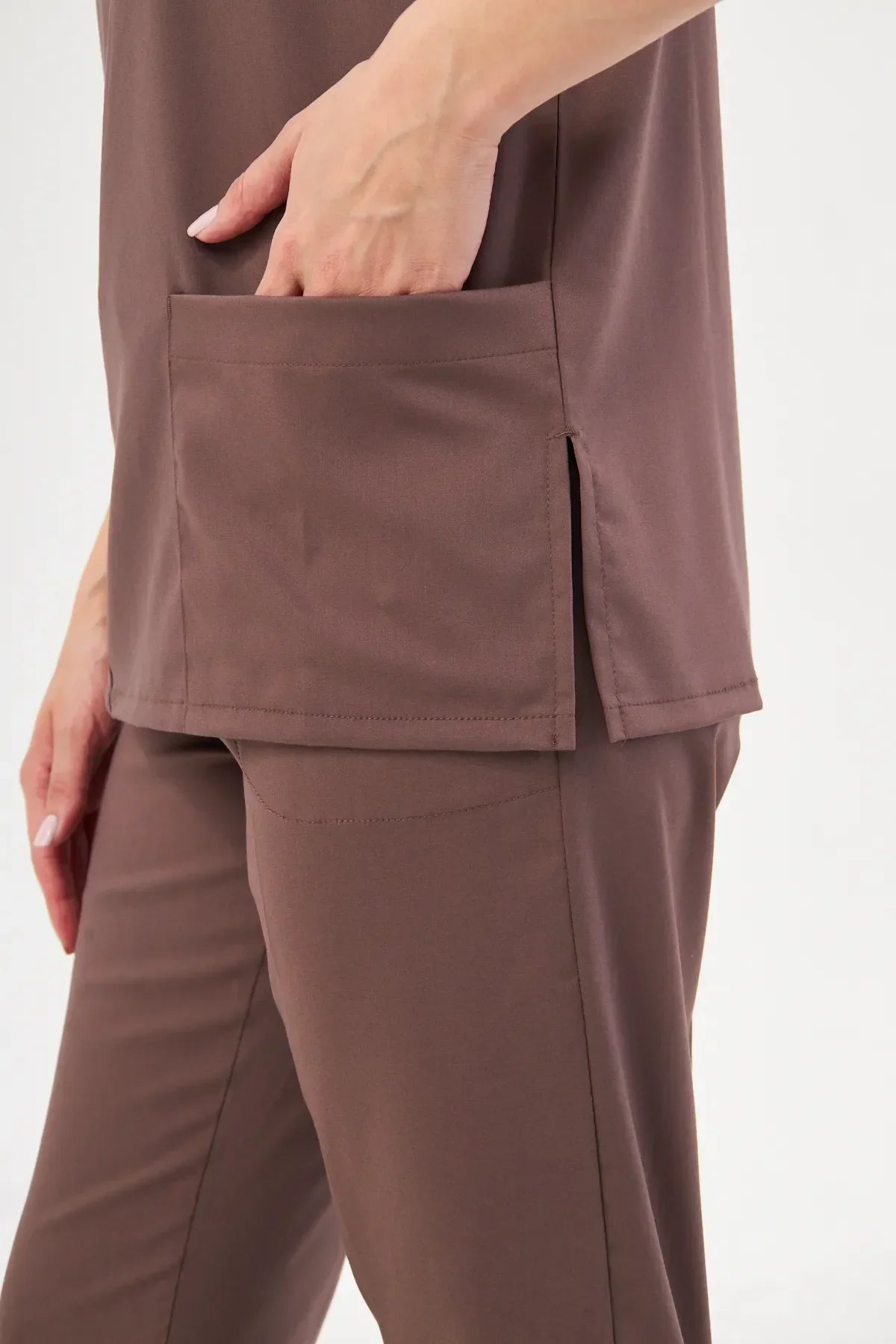 Classic - Kahverengi Unisex Likralı Üniforma Takımı - Class ÜniformaMedikal Scrubs